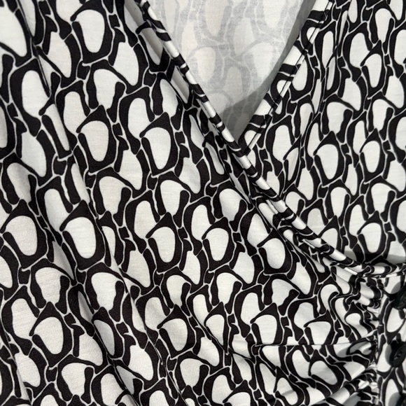 SHEIN Black and White Geometric Mini Wrap Dress - Picture 3 of 5